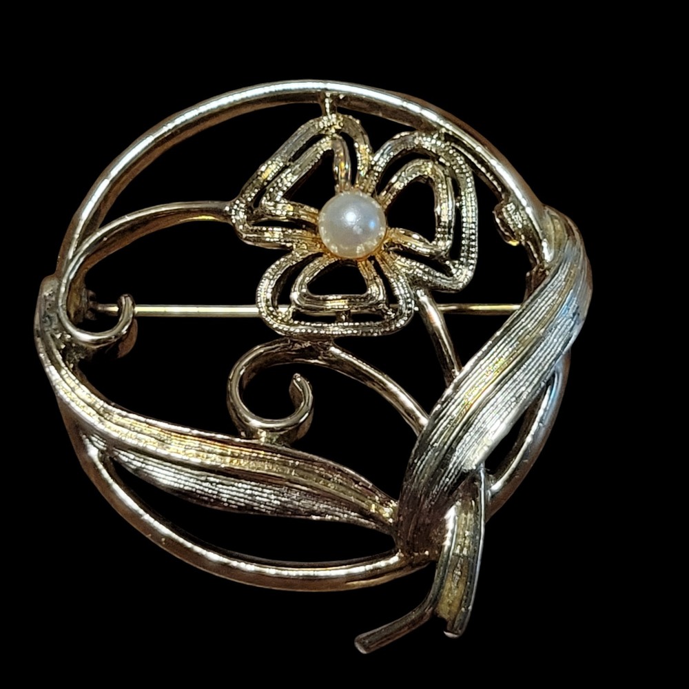 Vintage Sarah Coventry Precious Brooch Pin Gold Tone Round Floral Faux Pearl